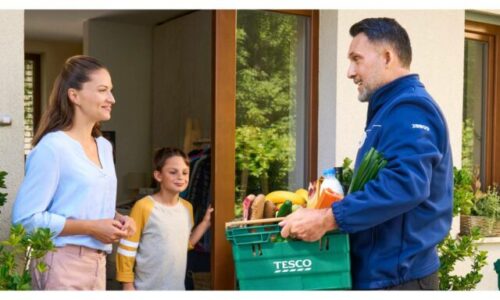 Tesco rozširuje službu online nákupov pre ďalších stotisíc zákazníkov v Lučenci, Rimavskej Sobote a okolí