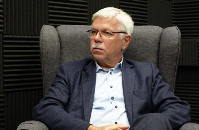 183789_ivan-sramko-okno-do-sveta-640x420.jpg Dokument EÚ o pomalom ekonomickom raste podnecuje podľa Šramka diskusie