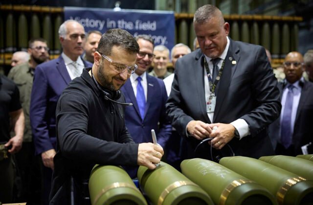 185513_volodymyr-zelenskyj-scranton-640x420.jpg Republikáni kritizujú Zelenského návštevu v Scrantone, hovoria o zasahovaní do volieb a žiadajú hlavu Markarovovej