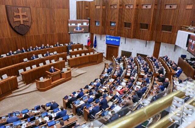 185542_66e955c2b204f308005382-640x420.jpg Poslanci schválili skrátené konanie ku konsolidačnému balíčku, opozícia poukázala na spornú miliardu (naživo)