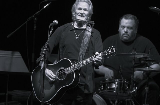 187839_obit_kris_kristofferson_31407-640x420.jpg Zomrel americký country hudobník a herec Kris Kristofferson, pôsobil aj v kapele s Johnnym Caschom