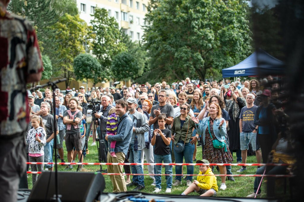 Multižánrový festival Spomienka na Deža tlie už sedem rokov kdesi celkom vnútri Multižánrový festival Spomienka na Deža tlie už sedem rokov kdesi celkom vnútri