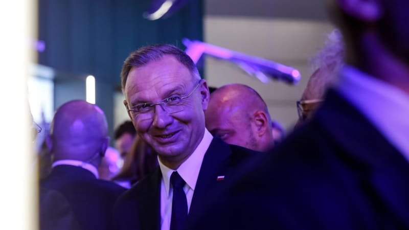 Bál Putinových přátel, kritizují polská média Zemanovu oslavu. Vadí jim účast prezidenta Dudy