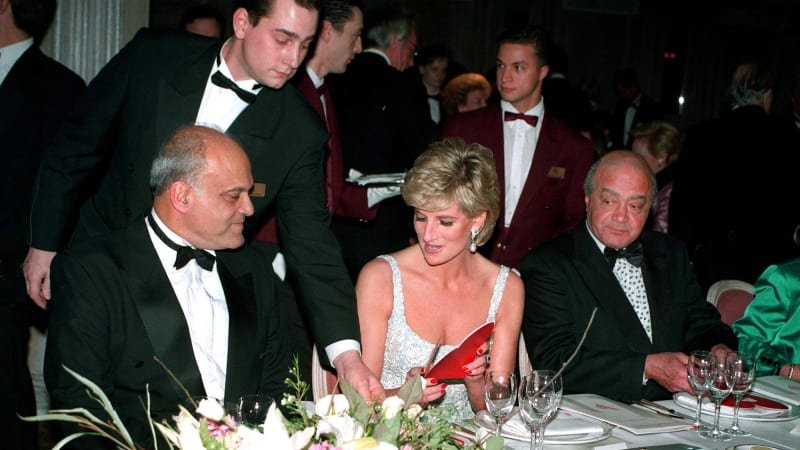 Al-Fayedovým návrhům čelila i princezna Diana. Řekl jí, že se s ní vyspí, tvrdí její komorník Al-Fayedovým návrhům čelila i princezna Diana. Řekl jí, že se s ní vyspí, tvrdí její komorník