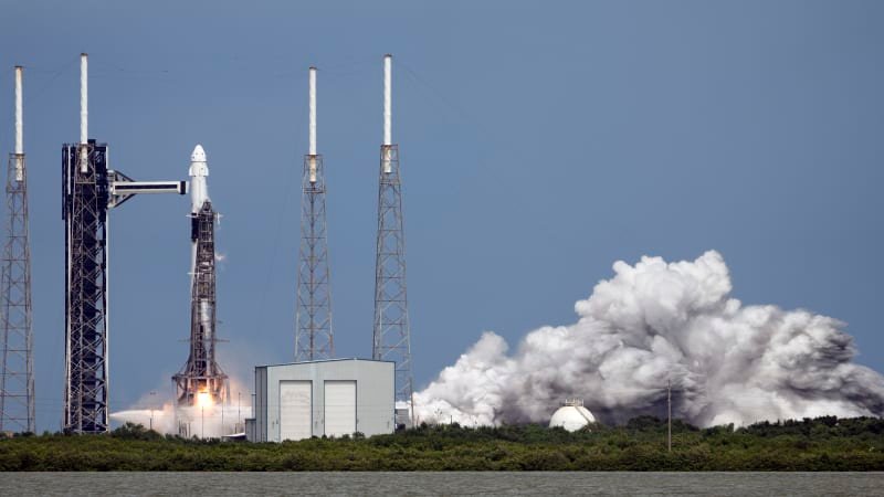 NASA zahájila záchrannou misi. Chce dopravit dva vesmírné trosečníky z ISS zpátky na Zemi NASA zahájila záchrannou misi. Chce dopravit dva vesmírné trosečníky z ISS zpátky na Zemi