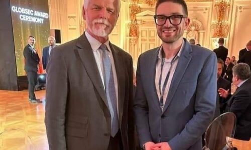Globalizácia je historicky objektívny proces. Nevzniká z vôle “globalizátorov” a prebieha bez ohľadu na želanie a vôľu každého z odporcov