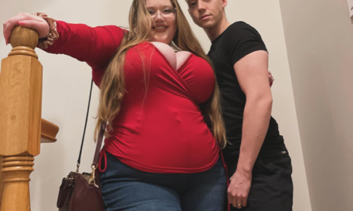Ona váži 114, on 63 kg. Ľudia hovoria, že pre ňu nie je dosť mužný. „Aj ja milujem jedlo“