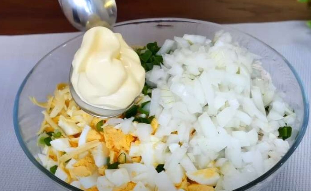 Babičkin vždy skvelý vajíčkový šalátik podľa receptu ešte z čias ČSR: Nedáme naňho už roky doslova nikdy dopustiť! Babičkin vždy skvelý vajíčkový šalátik podľa receptu ešte z čias ČSR: Nedáme naňho už roky doslova nikdy dopustiť!