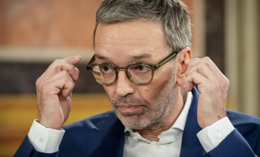 Pravicový prevrat v Rakúsku! FPÖ prekvapivo ovládla voľby Pravicový prevrat v Rakúsku! FPÖ prekvapivo ovládla voľby