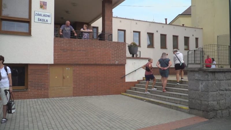 Bodající školačka z Domažlic do vězení nemůže. Co ji čeká dál? Expertka nastínila tři možnosti Bodající školačka z Domažlic do vězení nemůže. Co ji čeká dál? Expertka nastínila tři možnosti