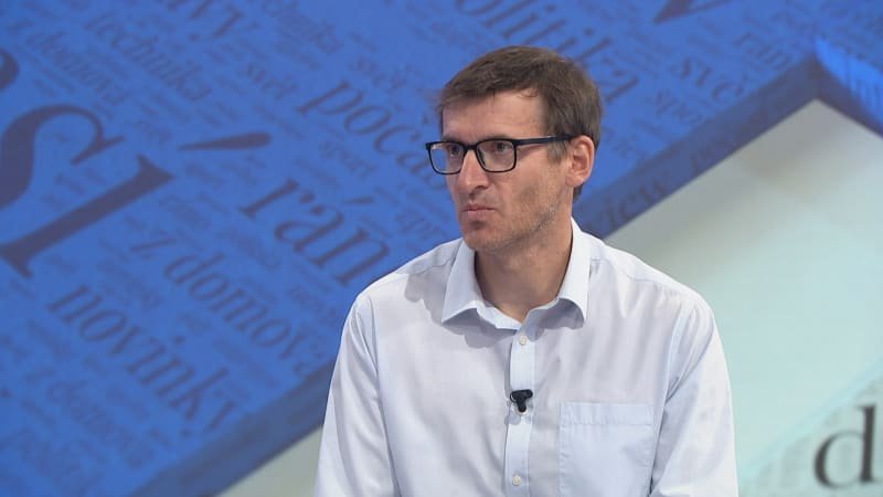 Rizikové podzimní řízení: Rychlost, světla a spadlé stromy. Expert popsal, na co dávat pozor Rizikové podzimní řízení: Rychlost, světla a spadlé stromy. Expert popsal, na co dávat pozor