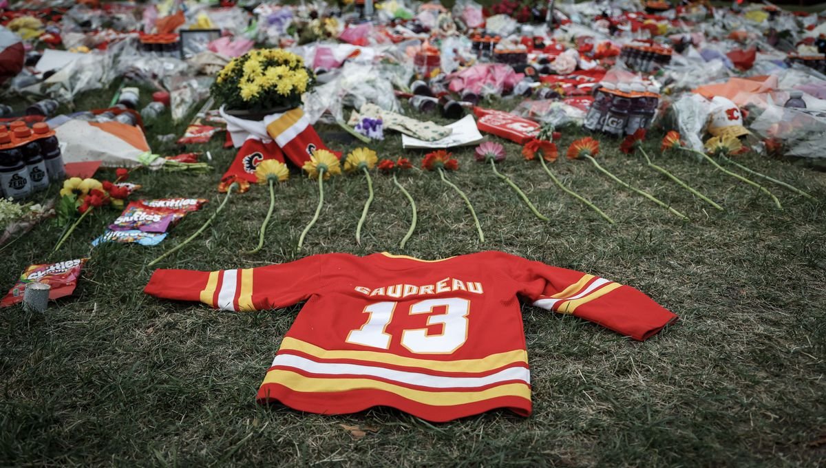 Srdcervúce slová manželky Johnnyho Gaudreaua počas smútočného prejavu: Čakám naše tretie dieťa