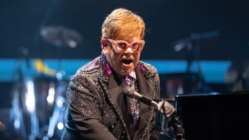 Elton John oznámil smutnou zprávu: Na jedno oko téměř přestal vidět, jak to má s léčbou? Elton John oznámil smutnou zprávu: Na jedno oko téměř přestal vidět, jak to má s léčbou?