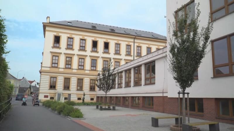 Měla v ruce nůž a vypadala jako šílená. Svědkyně popsala chvíle hrůzy na škole v Domažlicích Měla v ruce nůž a vypadala jako šílená. Svědkyně popsala chvíle hrůzy na škole v Domažlicích