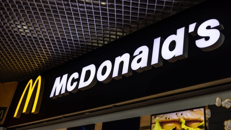 Gang v Británii vykořisťoval Čechy. Žili v kůlně a pracovali jako otroci v McDonald’s Gang v Británii vykořisťoval Čechy. Žili v kůlně a pracovali jako otroci v McDonald’s