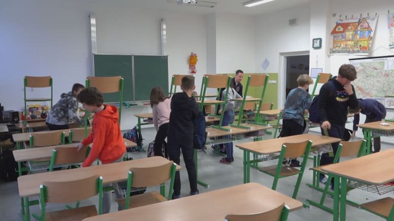 Ve stovkách českých škol jsou miny, vyhrožuje anonym. Situaci intenzivně řeší policie Ve stovkách českých škol jsou miny, vyhrožuje anonym. Situaci intenzivně řeší policie