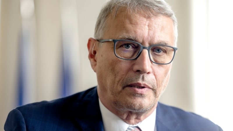 KOMENTÁŘ: Vezmi si svetr, nejezdi autem, umyj si krk. Dvořák a spol. nás mají za hloupá děcka KOMENTÁŘ: Vezmi si svetr, nejezdi autem, umyj si krk. Dvořák a spol. nás mají za hloupá děcka
