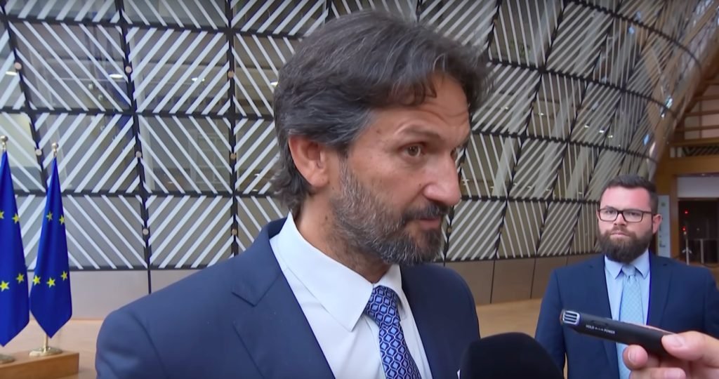 Už aj Európska komisia si začína uvedomovať, že vojna na Ukrajine nemá vojenské riešenie. Robert Fico tom hovoril už pred rokom a vtedy jeho názory označili za proruské, vyhlásil vicepremiér Kaliňák Už aj Európska komisia si začína uvedomovať, že vojna na Ukrajine nemá vojenské riešenie. Robert Fico tom hovoril už pred rokom a vtedy jeho názory označili za proruské, vyhlásil vicepremiér Kaliňák