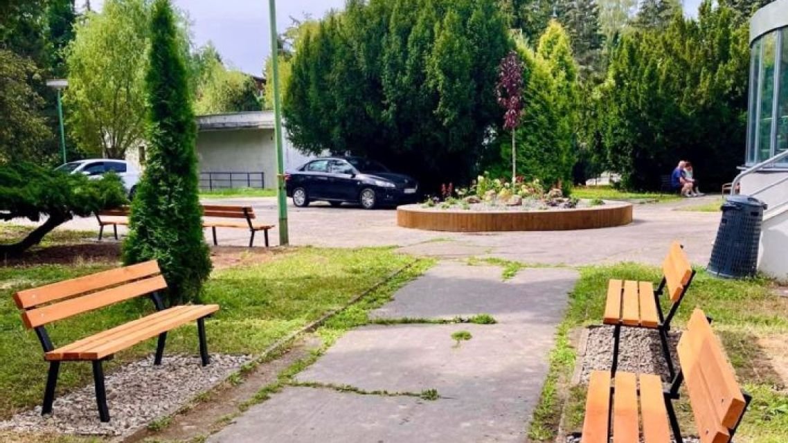 V areáli handlovskej nemocnice vznikla nová oddychová zóna