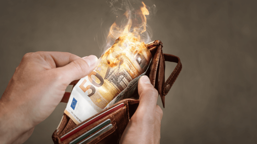 Slováci požičiavajú bankám peniaze zadarmo. Mohli by na nich jednoducho zarobiť Slováci požičiavajú bankám peniaze zadarmo. Mohli by na nich jednoducho zarobiť