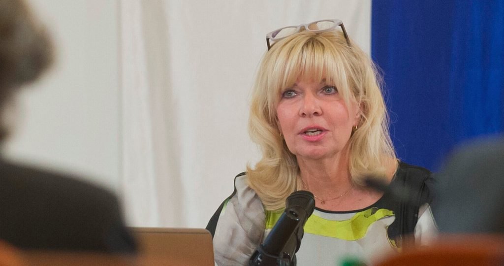 Dočasne poverená šéfka Slovenského národného divadla Ťapáková reaguje na odvolaného politického aktivistu Drličku, ktorý jej odkázal, že riskuje svoju reputáciu keď prijala novú funkciu… Dočasne poverená šéfka Slovenského národného divadla Ťapáková reaguje na odvolaného politického aktivistu Drličku, ktorý jej odkázal, že riskuje svoju reputáciu keď prijala novú funkciu…