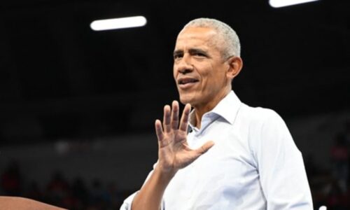 Obama v Detroitu zarapoval Eminemovu píseň. Je to „skutečně hňup“, reagoval Trump