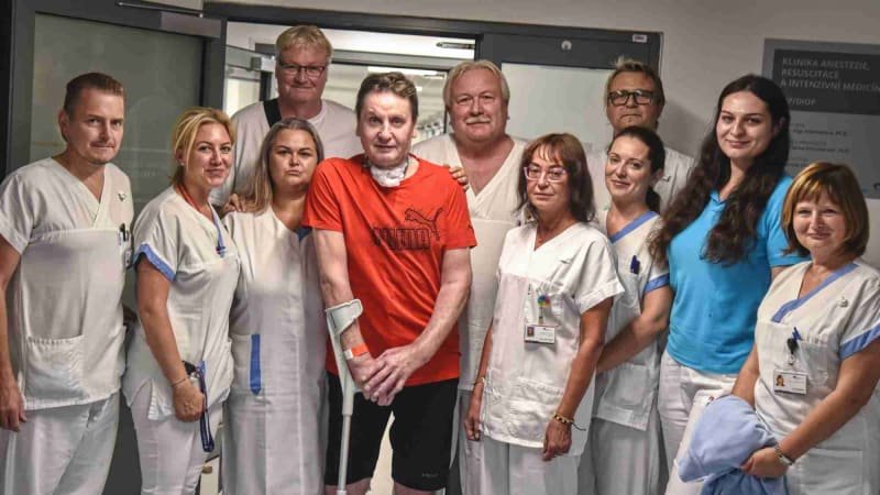 Malý zázrak v Olomouci: Po roce hospitalizace v nemocnici Miroslav odešel domů „po svých“ Malý zázrak v Olomouci: Po roce hospitalizace v nemocnici Miroslav odešel domů „po svých“
