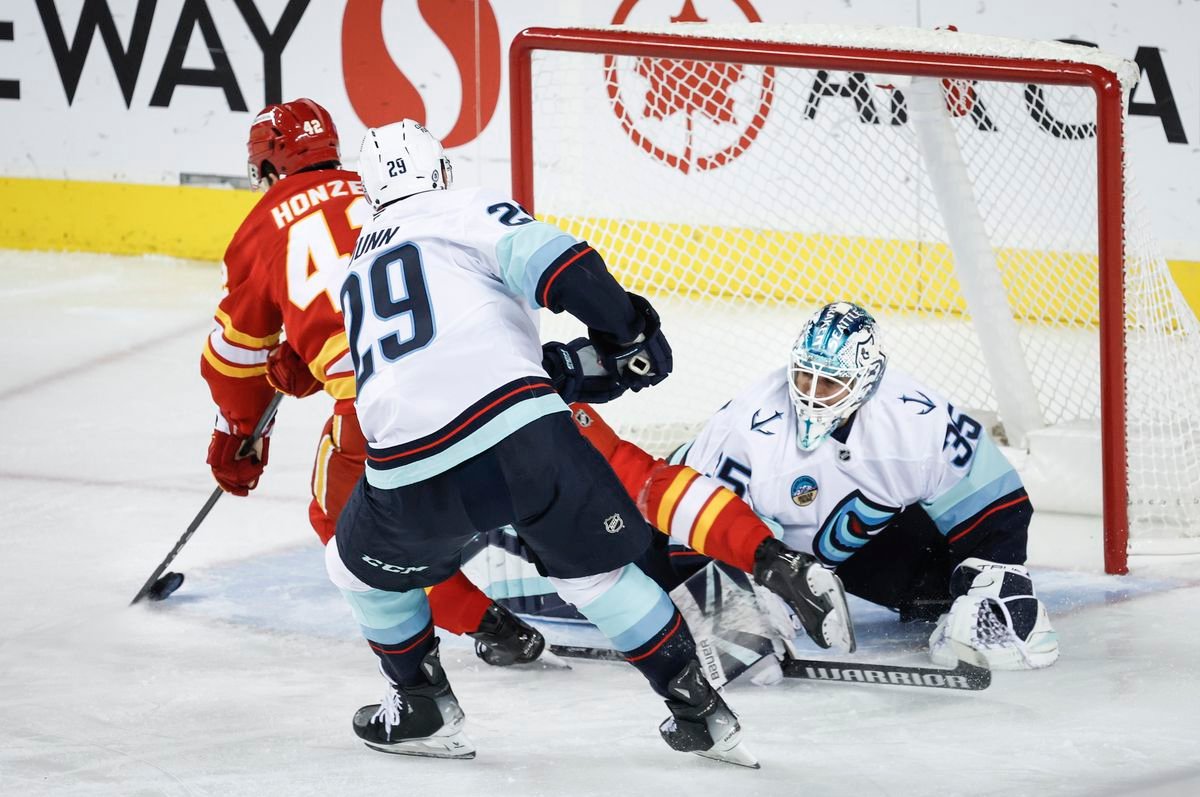 Tréner Calgary sa teší z Honzeka: Je veľmi dobrý hráč. Mladý Slovák cíti, že zapadol medzi hráčov NHL