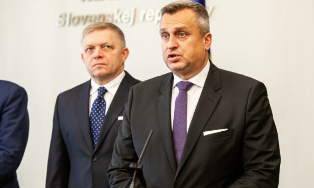 Fico a Danko sa pochytili na sociálnej sieti, šéf SNS premiérovi vyčíta podporu členstva Ukrajiny v Únii