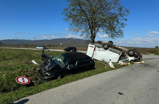 Medzi Kravanmi a Bačkovom v okrese Trebišov sa stala vážna dopravná nehoda, vodič dodávky nezastavil na „Stopke“