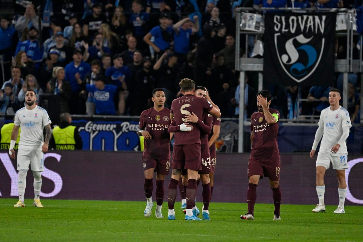 Takáč zachránil Slovan od horšieho výsledku. Manchester City v Bratislave zostrelil slovenského majstra