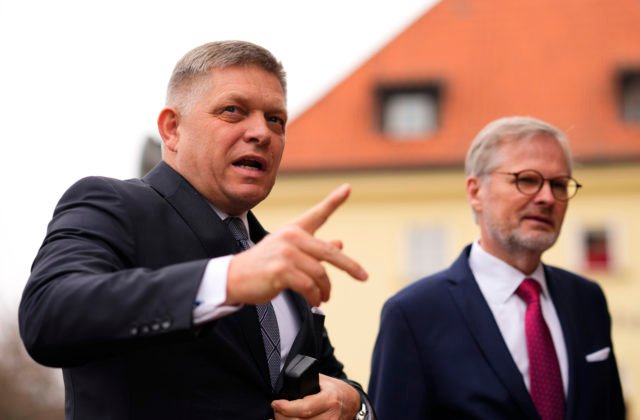 208985_czech_republic_v4_78827-640x420.jpg Slovenská vláda je pripravená kedykoľvek pokračovať v sérii spoločných rokovaní s českou vládou, vyhlásil Fico
