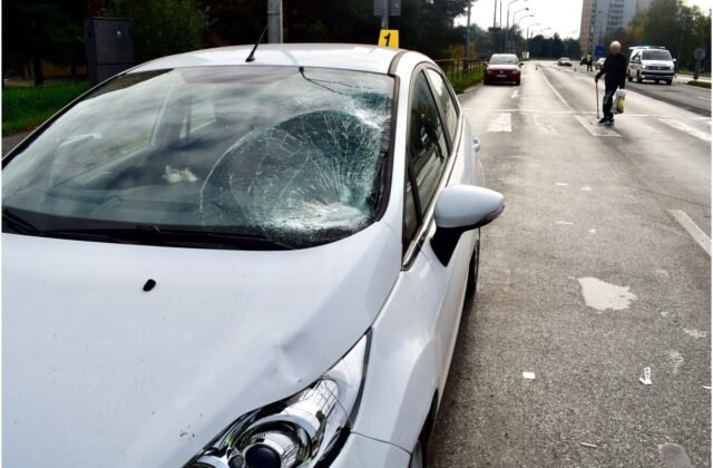 209354_titulka-policia-640x420.jpg Chodkyňu v Leviciach zrazilo na priechode auto, v nemocnici zraneniam podľahla