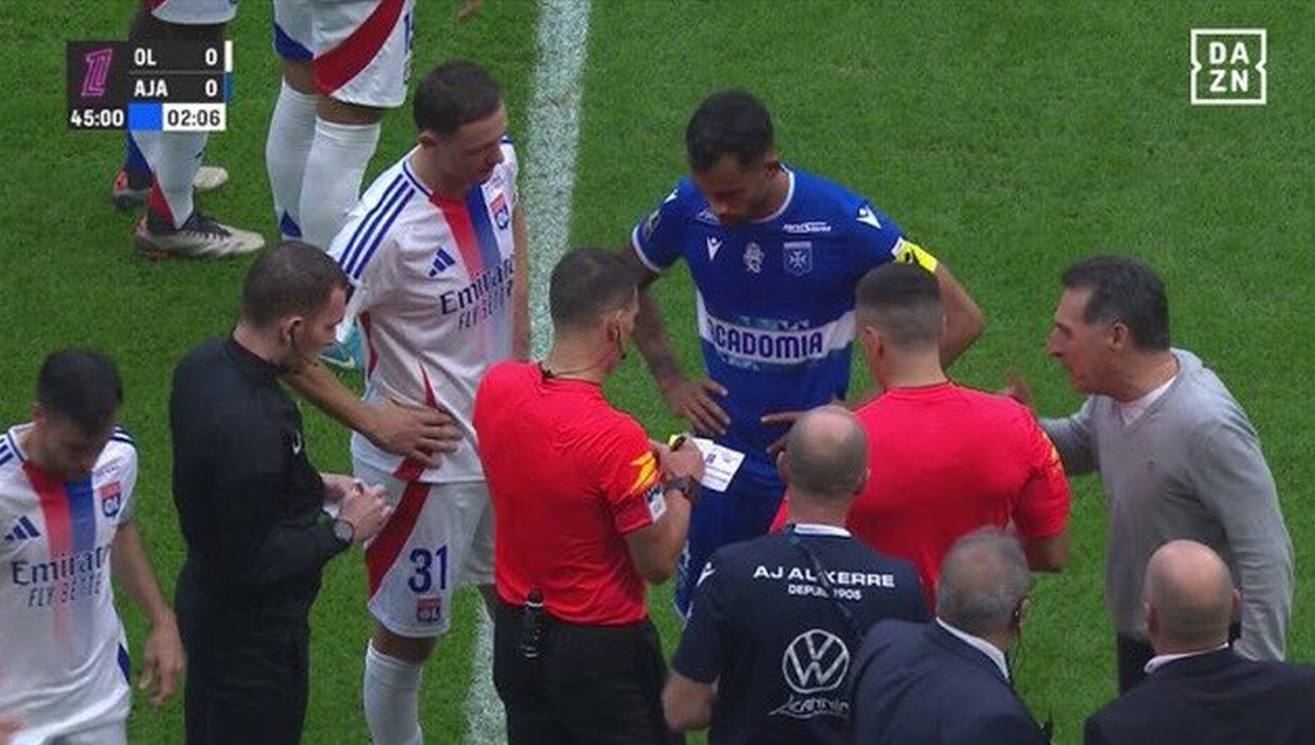 Škandál v elitnej súťaži. Kapitán podal rozhodcovi dokument, hrozí zopakovanie zápasu Škandál v elitnej súťaži. Kapitán podal rozhodcovi dokument, hrozí zopakovanie zápasu