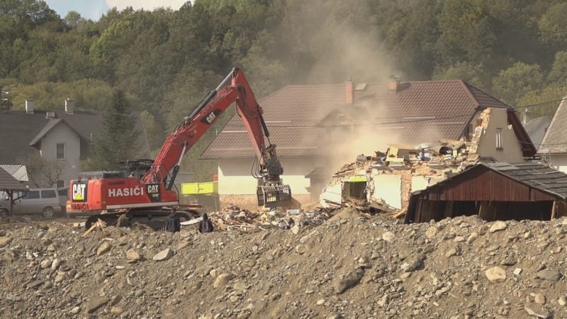 Tristní bilance po povodních na Moravě: K zemi musí přes 70 staveb, rozhodli statici Tristní bilance po povodních na Moravě: K zemi musí přes 70 staveb, rozhodli statici
