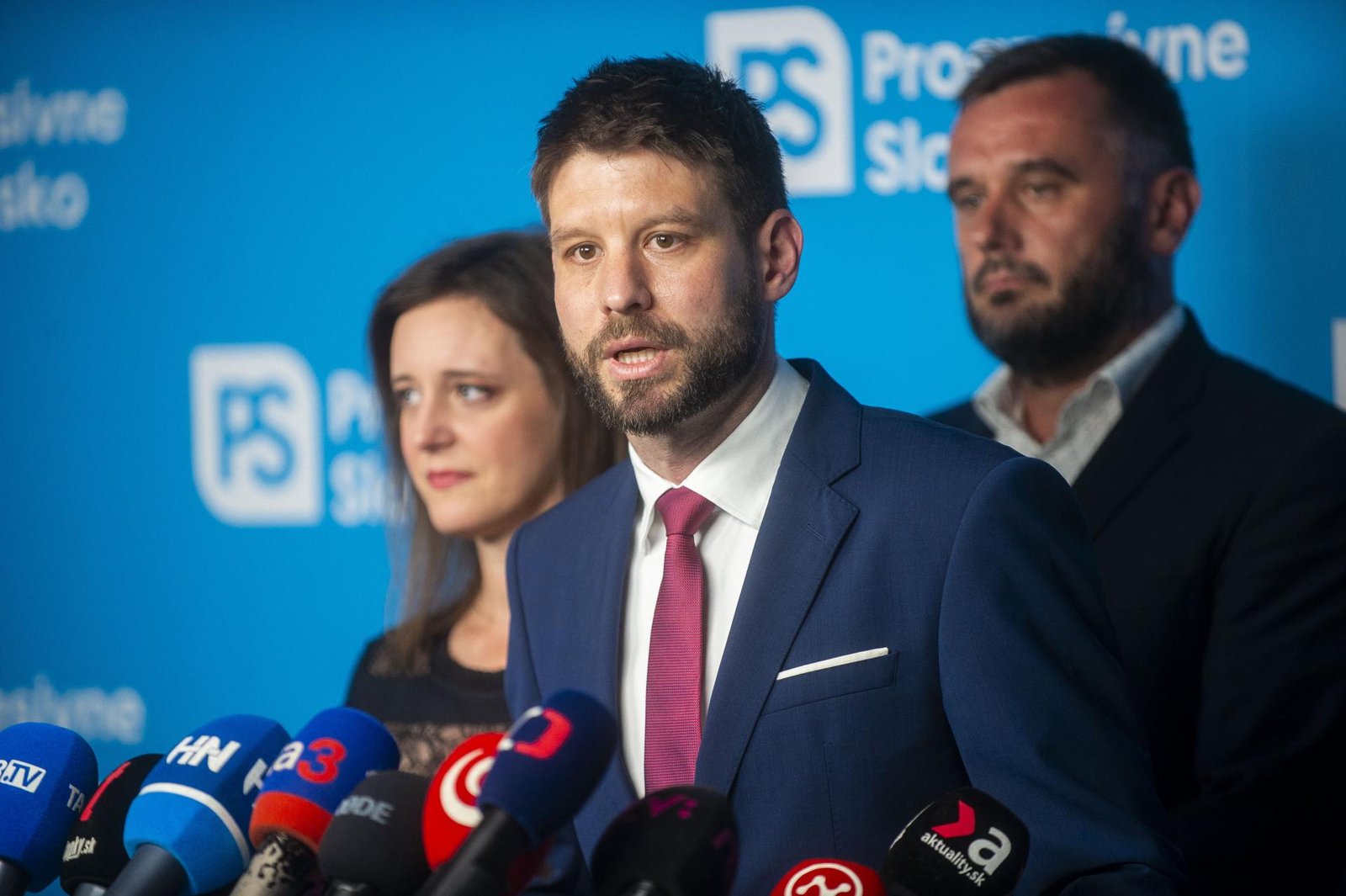 Letecký spoj z Bratislavy do Košíc bude treba dotovať miliónmi eur ročne, tvrdí PS Letecký spoj z Bratislavy do Košíc bude treba dotovať miliónmi eur ročne, tvrdí PS