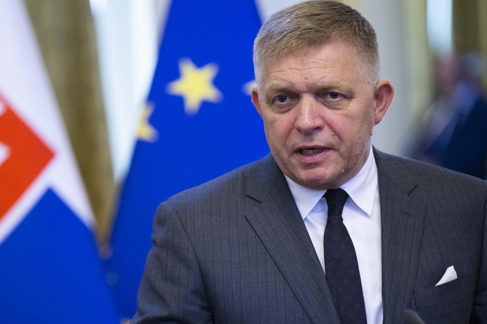 Fico ohlásil pomoc pre samosprávy. Prichádza obdobie, kedy koaliční lídri musia buchnúť po stole, tvrdí Fico ohlásil pomoc pre samosprávy. Prichádza obdobie, kedy koaliční lídri musia buchnúť po stole, tvrdí