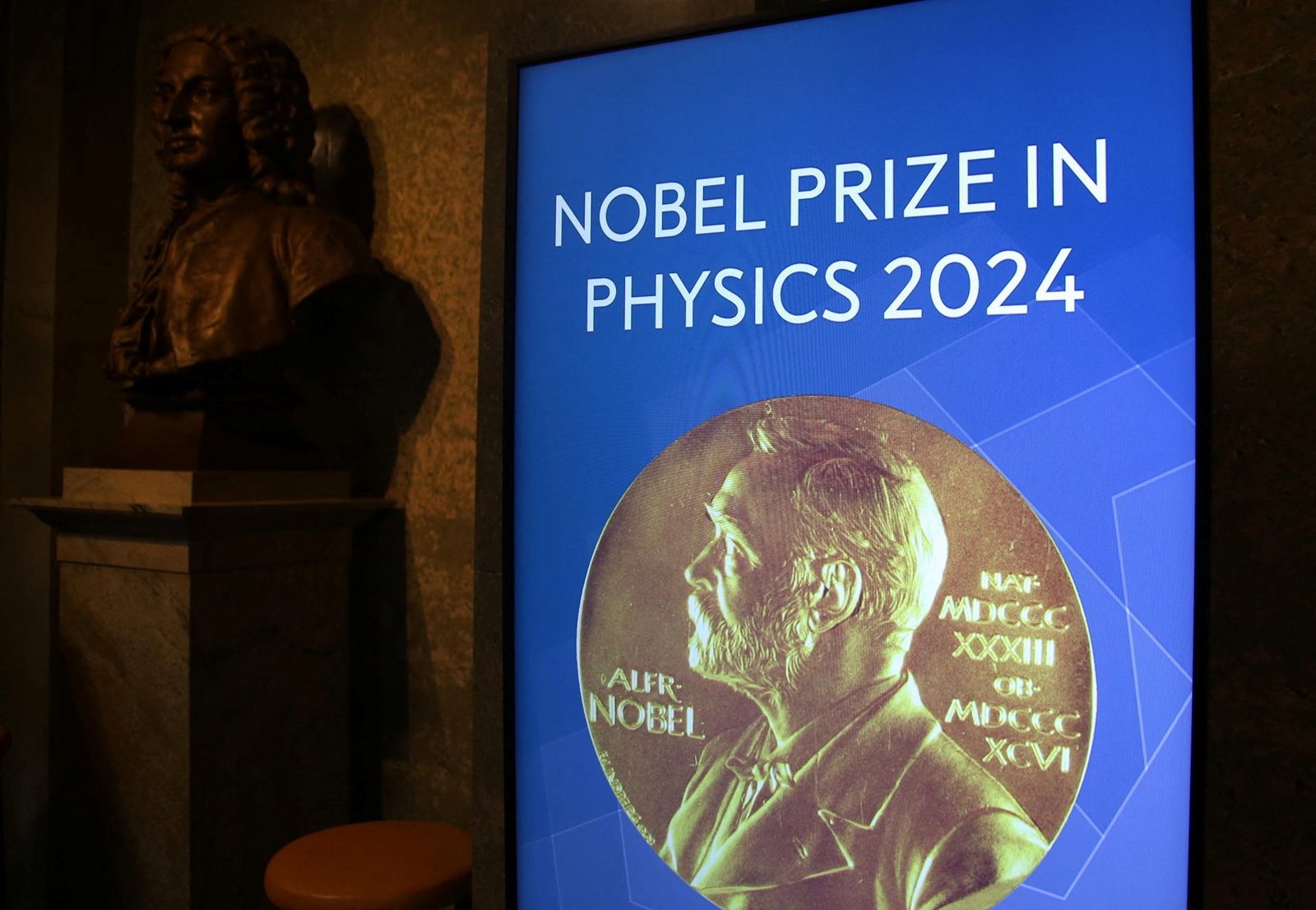 Nobelovku za fyziku získali za prelomovú prácu na strojoch, ktoré sa učia Nobelovku za fyziku získali za prelomovú prácu na strojoch, ktoré sa učia