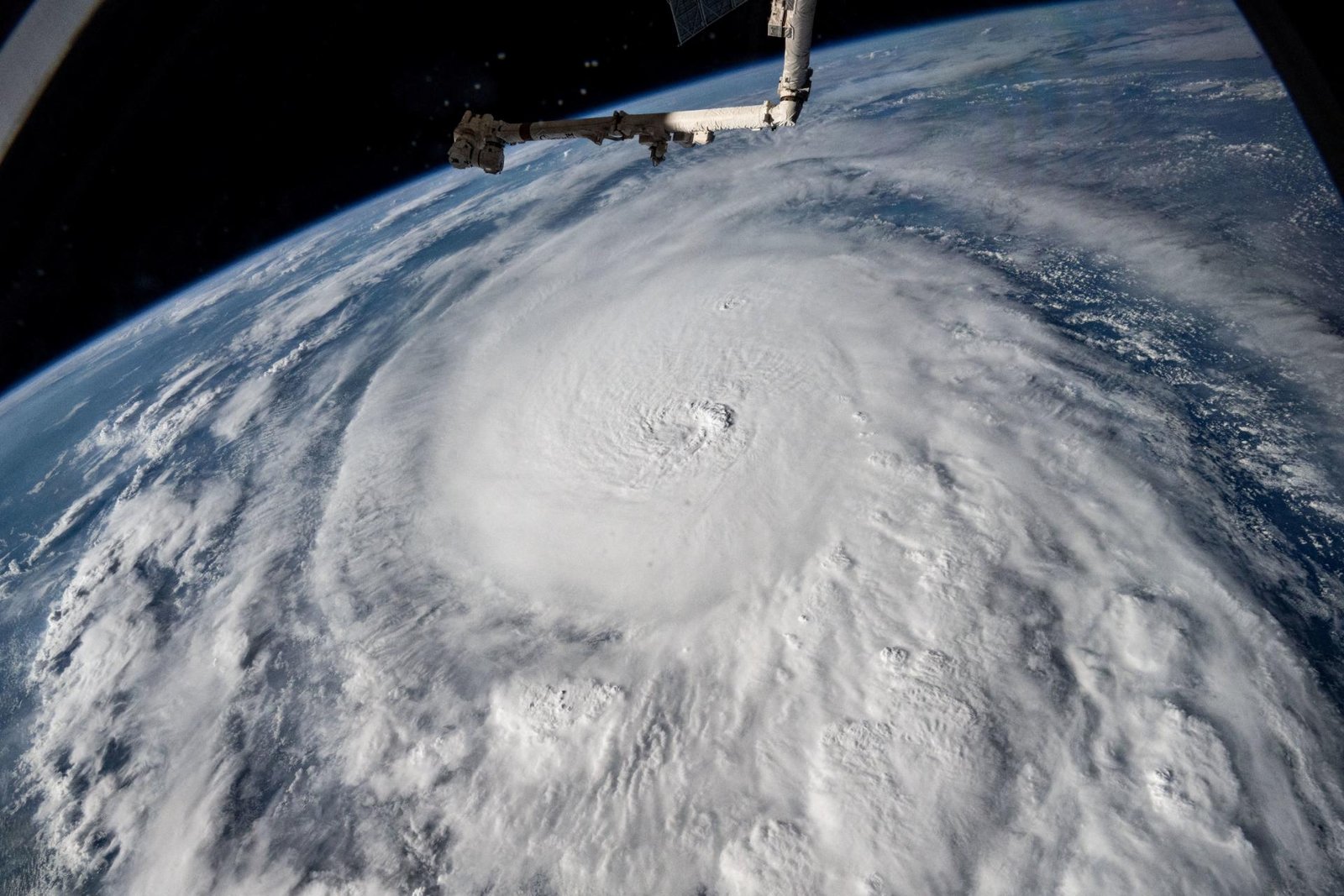Hurikán Milton na Floride napácha veľké škody, varoval guvernér DeSantis. Štát zasiahne v noci Hurikán Milton na Floride napácha veľké škody, varoval guvernér DeSantis. Štát zasiahne v noci