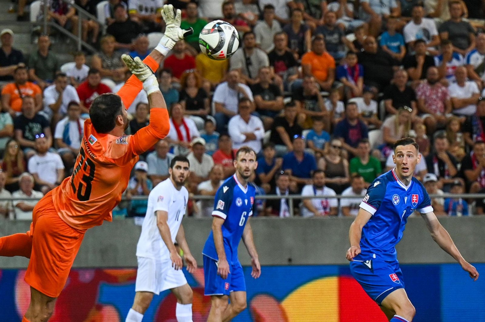 Slovenských futbalistov čaká štvrté kolo Ligy národov. V kádri proti Azerbajdžanu nenastúpia traja hráči Slovenských futbalistov čaká štvrté kolo Ligy národov. V kádri proti Azerbajdžanu nenastúpia traja hráči