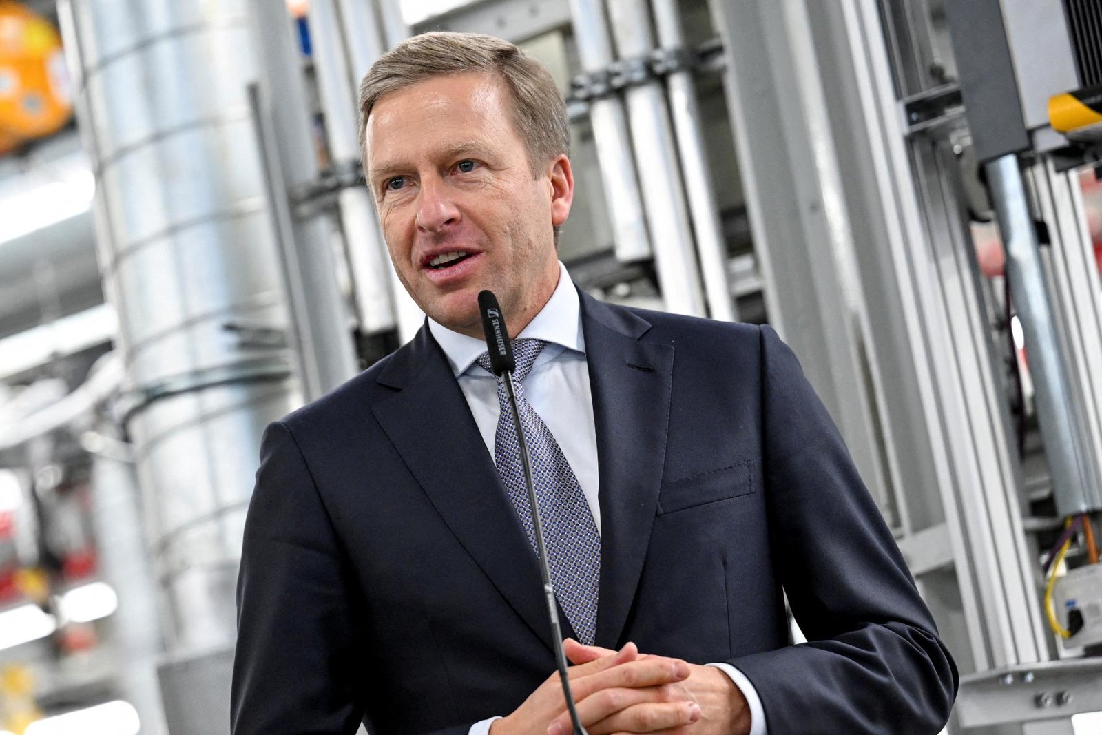 Šéf BMW v tom má jasno. Európa musí zrušiť zákaz spaľovacích motorov, inak Čínu nezastaví, odkazuje Šéf BMW v tom má jasno. Európa musí zrušiť zákaz spaľovacích motorov, inak Čínu nezastaví, odkazuje