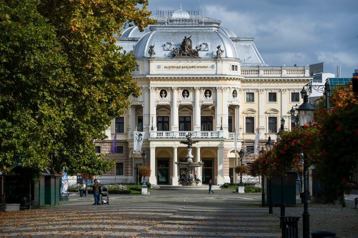 Historická budova SND v problémoch: Rezort kultúry zmietol rekonštrukciu zo stola, zamestnanci sa búria Historická budova SND v problémoch: Rezort kultúry zmietol rekonštrukciu zo stola, zamestnanci sa búria