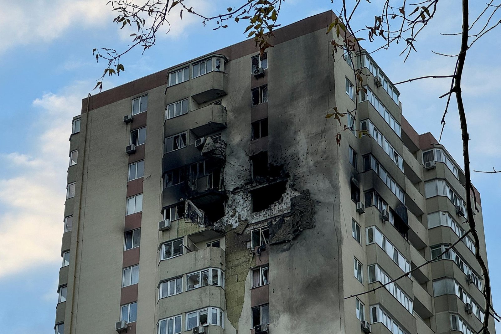 V Kyjevskej oblasti po nočnom útoku ruských dronov zomrela žena V Kyjevskej oblasti po nočnom útoku ruských dronov zomrela žena