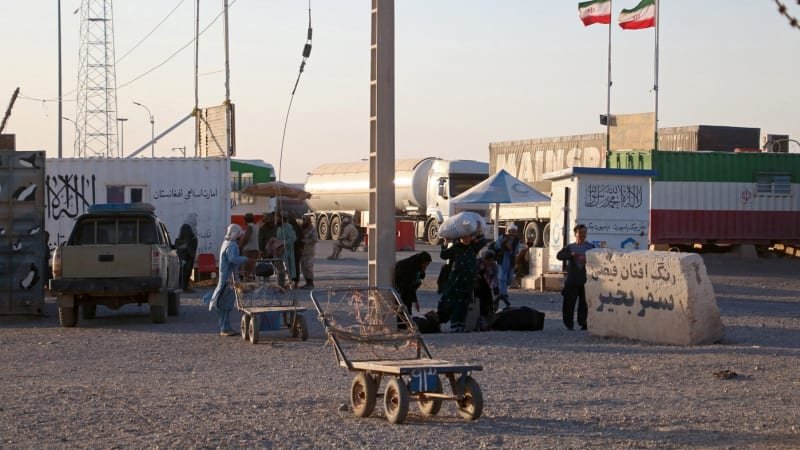 Íránci měli zmasakrovat desítky afghánských migrantů. Tálibán zuří, jeho soused vše popírá Íránci měli zmasakrovat desítky afghánských migrantů. Tálibán zuří, jeho soused vše popírá