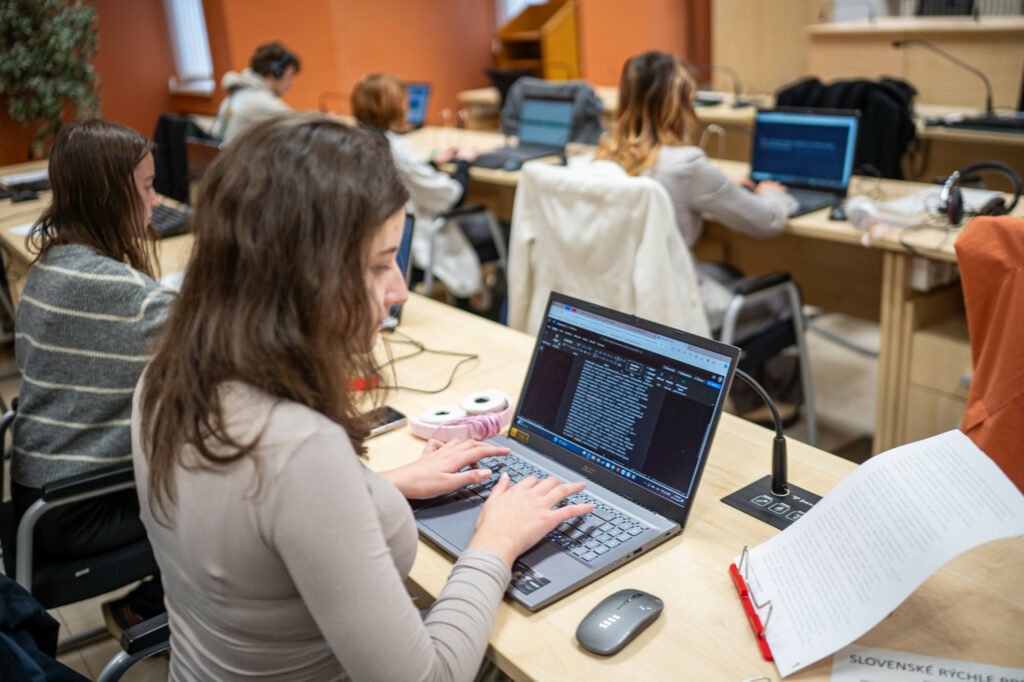 Slovenské rýchle prsty. Súťaž v spracovaní textu na počítači Slovenské rýchle prsty. Súťaž v spracovaní textu na počítači