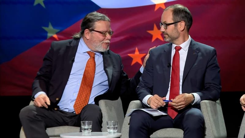 Voláte si s šéfem BMW? rýpl si Vondra do Farského. Komunismus, vpálil členovi STAN Turek Voláte si s šéfem BMW? rýpl si Vondra do Farského. Komunismus, vpálil členovi STAN Turek