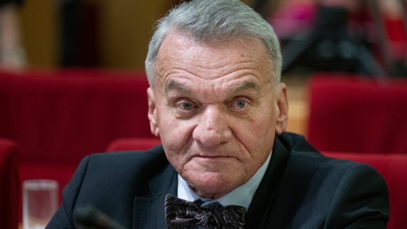 Svoboda: Chci okamžitou rezignaci obviněných v úplatkářství na DPP. Vyzval i k výměně ředitele Svoboda: Chci okamžitou rezignaci obviněných v úplatkářství na DPP. Vyzval i k výměně ředitele