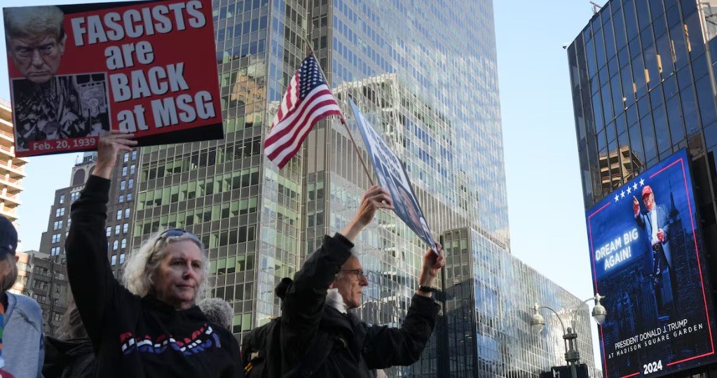 „Trump je Hitler!… – Nie, Hitler je Harrisová!”: ako politika v USA ohrozuje celý svet „Trump je Hitler!… – Nie, Hitler je Harrisová!”: ako politika v USA ohrozuje celý svet