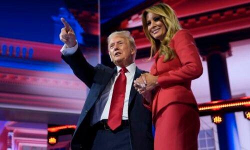 Trumpová chce za rozhovor miliony, kampaně se straní. Harrisová i přes problémy veřejně září