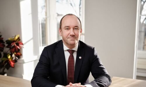 V Česku nikdo šetřit nechce, říká ekonom. Vysvětlil, jak Ukrajinci pomáhají zachránit penze